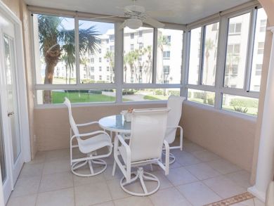 Luxury Rental Beach Pool Excellent 2 Bedrooms Partial Views